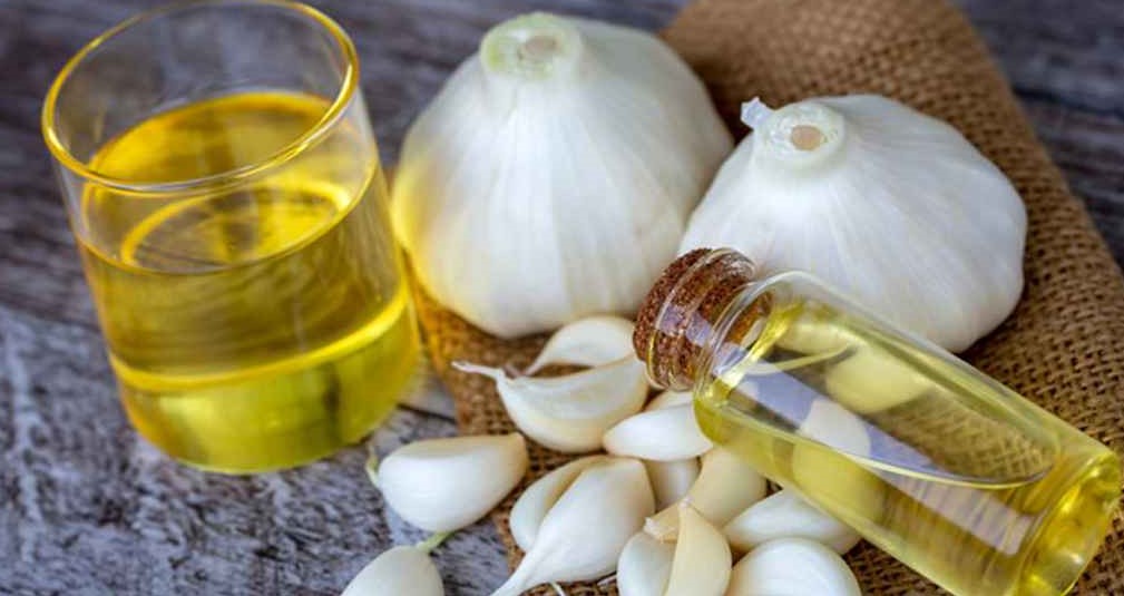 চুল পড়া বন্ধে রসুনের যাদুকরী উপকার