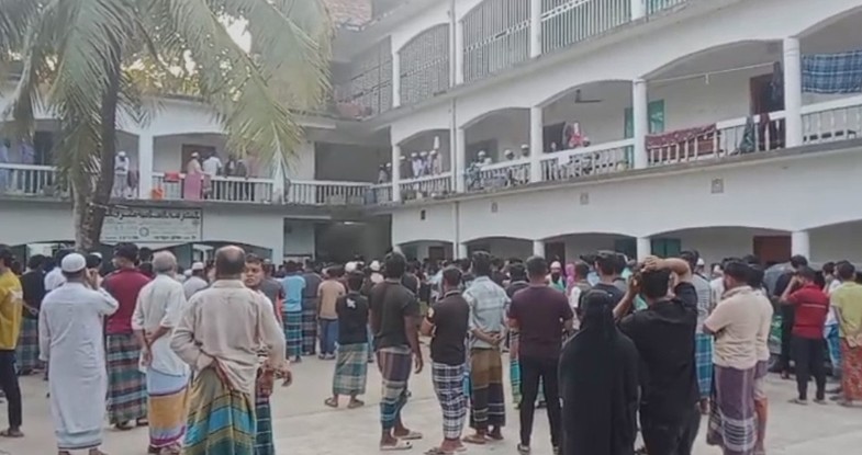 সোনাইমুড়ীতে মাদরাসায় ঘুমন্ত সহপাঠীকে গলা কেটে হত্যা