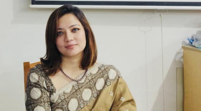 একাধিক স্ক্রিনশট ফাঁস করলেন ঢাবি শিক্ষক মোনামি