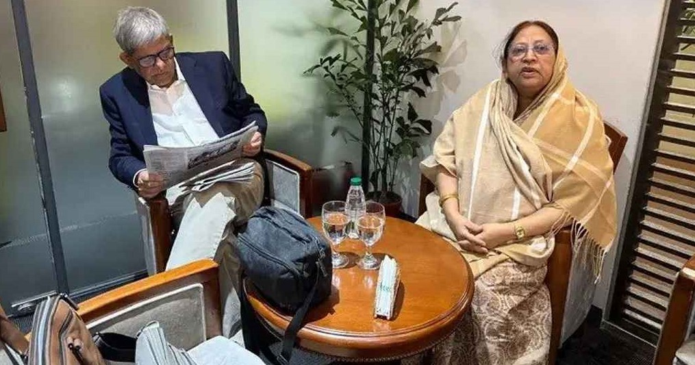 চিকিৎসার জন্য সস্ত্রীক সিঙ্গাপুর গেলেন মির্জা ফখরুল ইসলাম আলমগীর