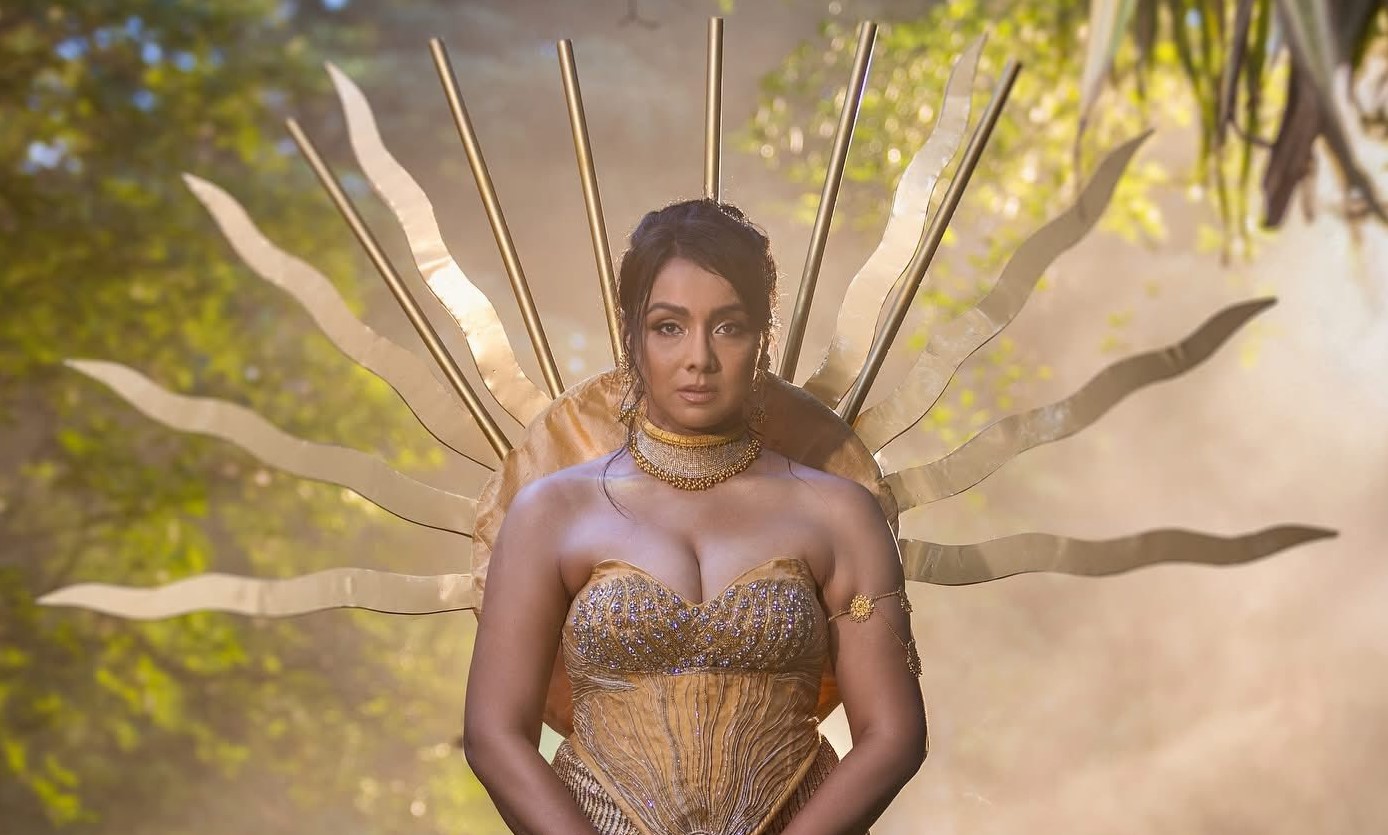 পোশাক নিয়ে কুরুচিকর মন্তব্যের শিকার রুনা খান