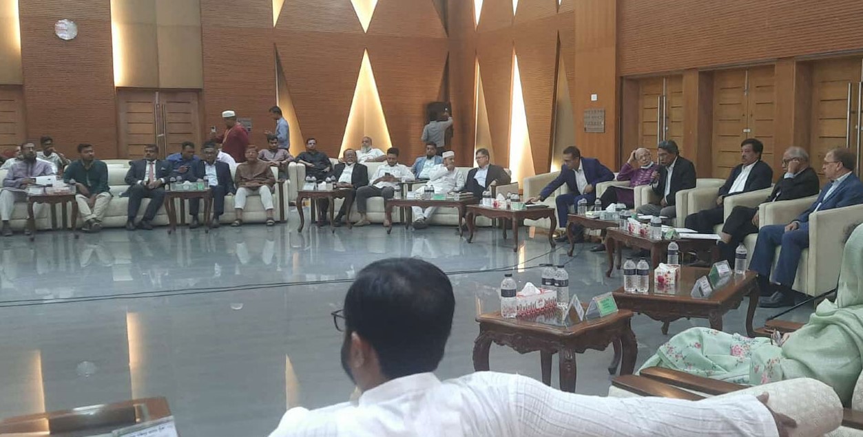 রাজনৈতিক দলগুলোর সঙ্গে ঐকমত্য কমিশনের আলোচনা শুরু