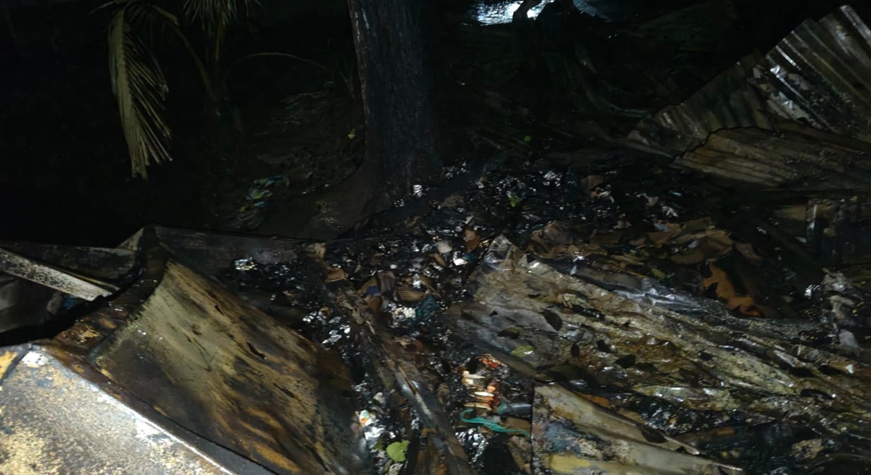 মোল্লাহাটে চাঁদা না পেয়ে ওষুধের দোকানে অগ্নিসংযোগ