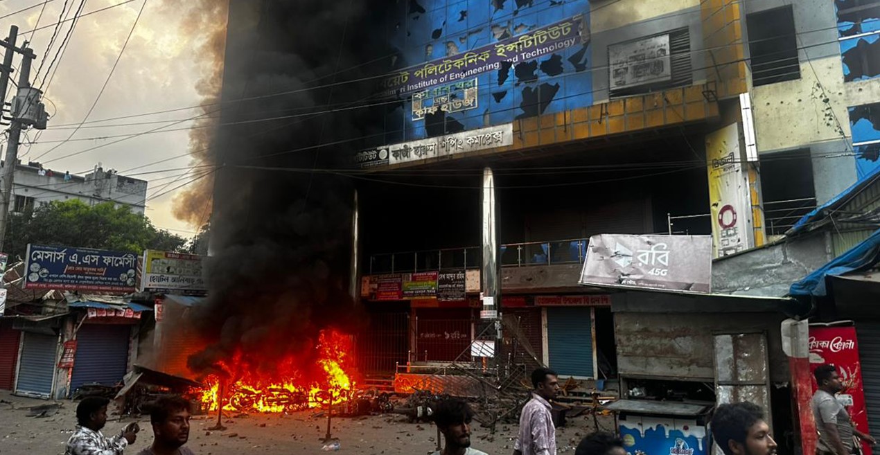 বিএনপির দুই পক্ষের সংঘর্ষে বোয়ালমারীতে রণক্ষেত্র, পুলিশসহ আহত ২৫