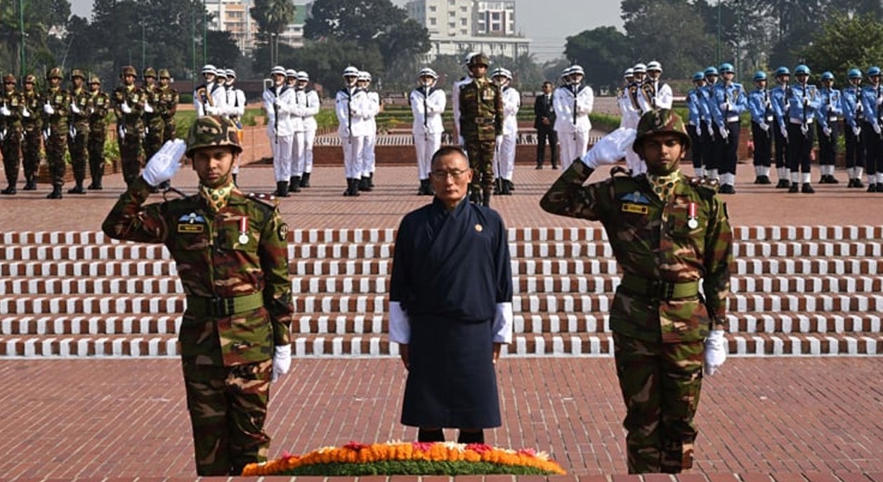 জাতীয় স্মৃতিসৌধে শ্রদ্ধা নিবেদন করলেন ভুটানের প্রধানমন্ত্রী