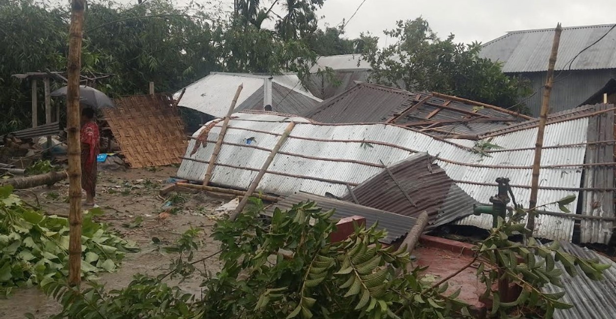 নীলফামারীতে ঝড়ে লন্ডভন্ড শতাধিক ঘরবাড়ি