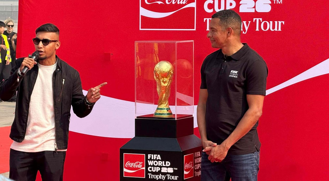 বাংলাদেশে এসেছে বিশ্বকাপ ট্রফি, দর্শনে আগ্রহ কমেছে ভক্তদের