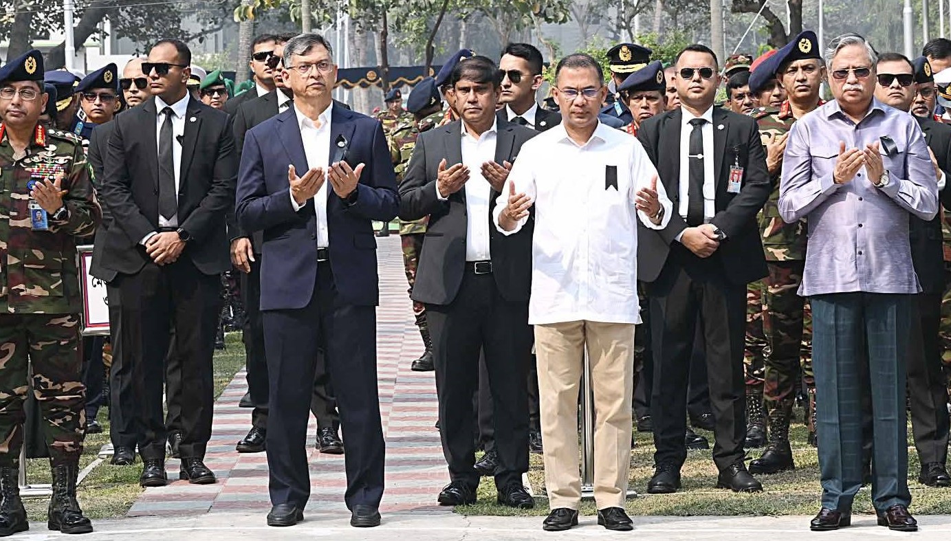 বিডিআর শহীদদের প্রতি প্রধানমন্ত্রীর শ্রদ্ধা নিবেদন