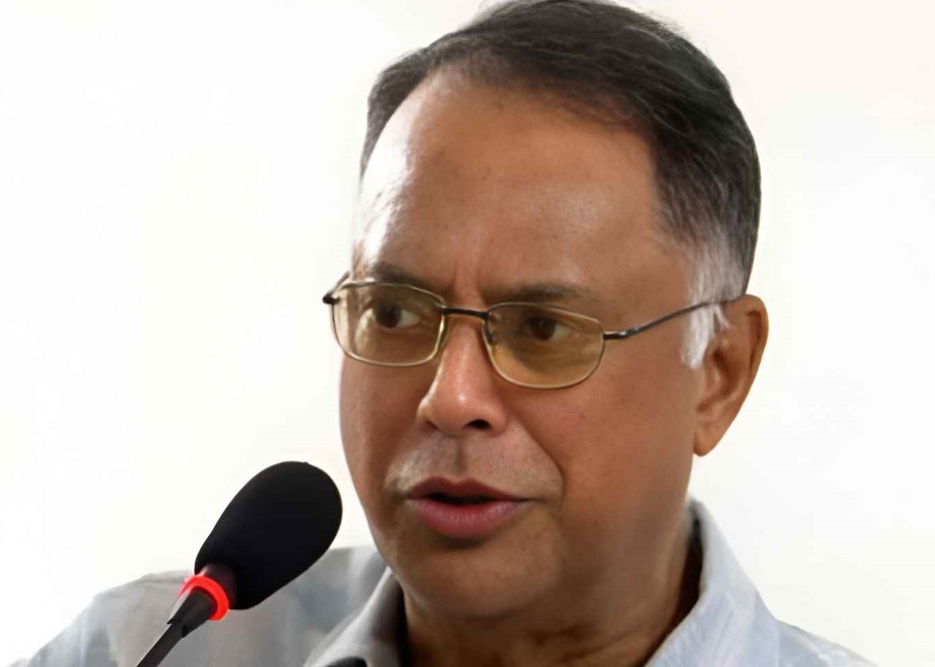 জনগণের কষ্টের কথা ভেবে তেলের দাম খুব সামান্য বাড়িয়েছে সরকার