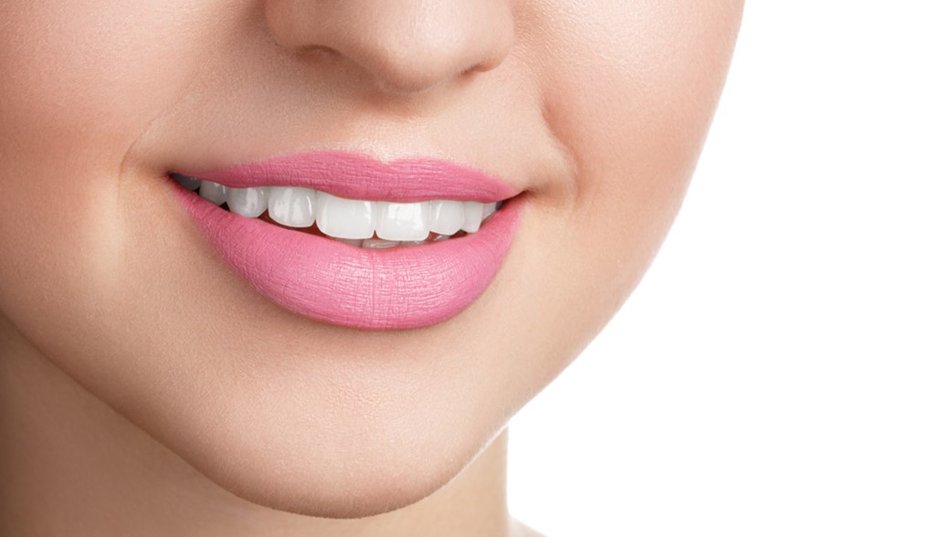 ঠোঁটের গোলাপি আভা ফিরিয়ে আনতে যা করবেন