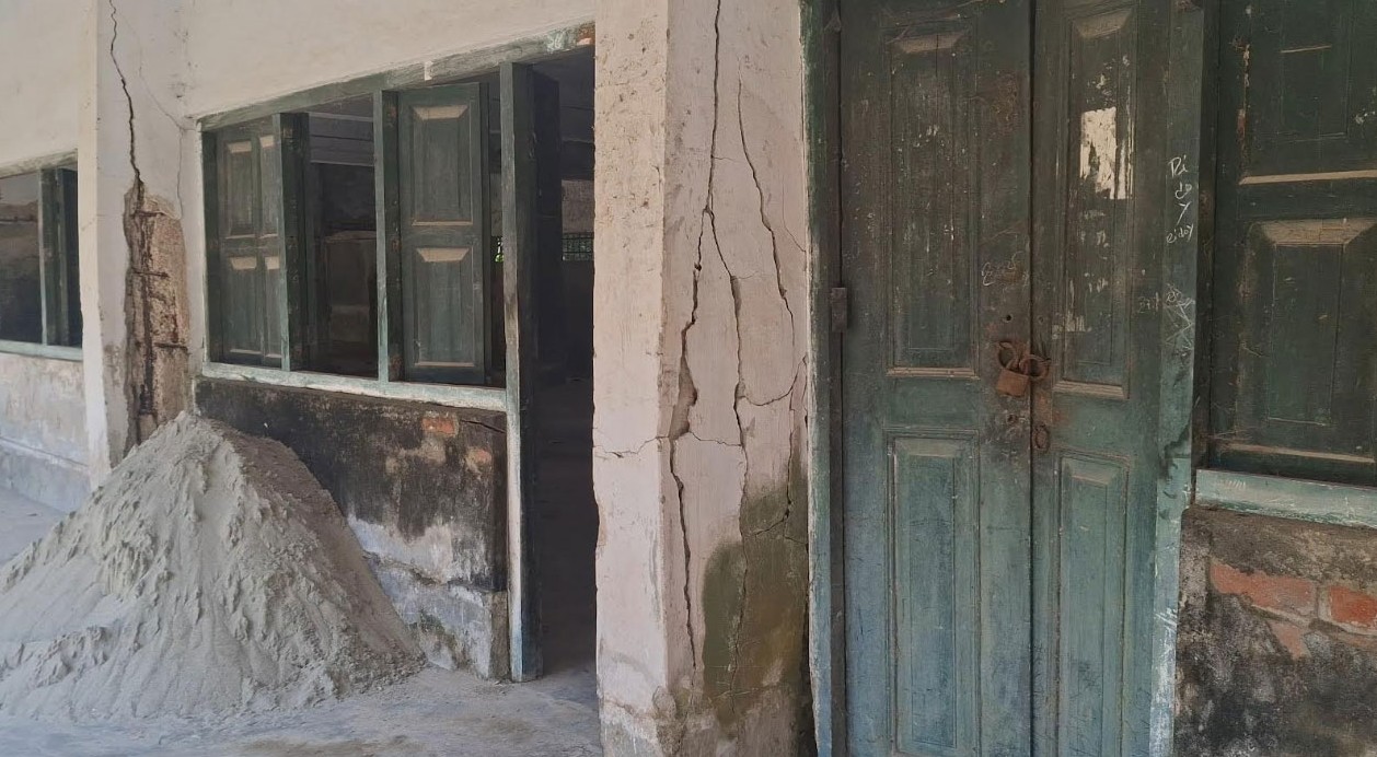 শতবর্ষী কলেজে ঝুঁকিপূর্ণ ভবনে চলছে ১১ হাজার শিক্ষার্থীর পাঠদান