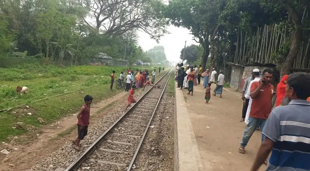 গাইবান্ধায় ট্রেনে কাটা পড়ে অজ্ঞাত বৃদ্ধের মৃত্যু
