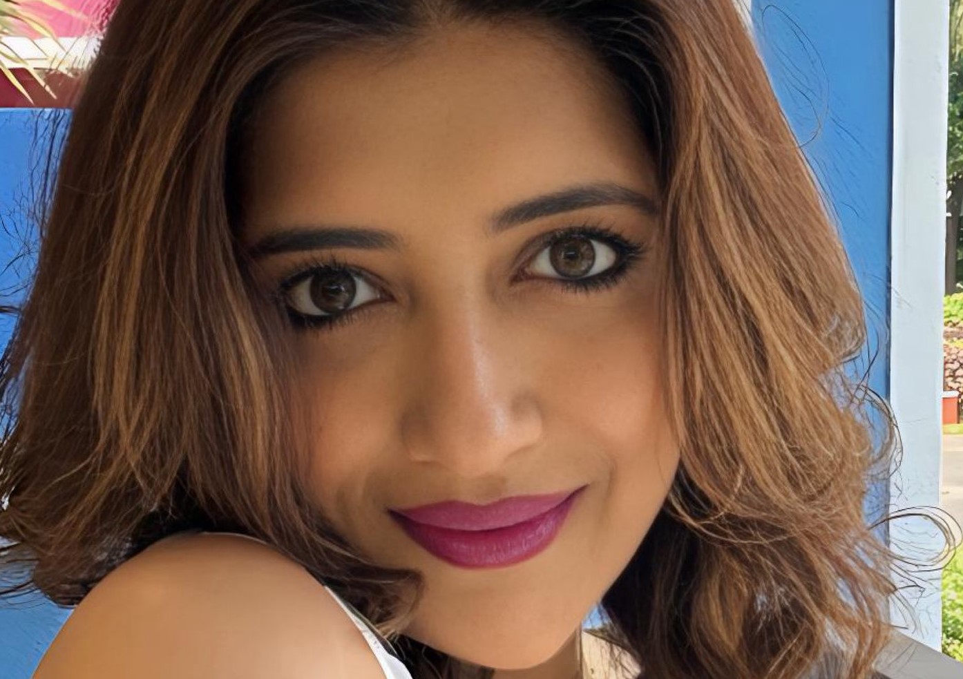 গরমে সঠিক লিপস্টিক বেছে নেবেন যেভাবে