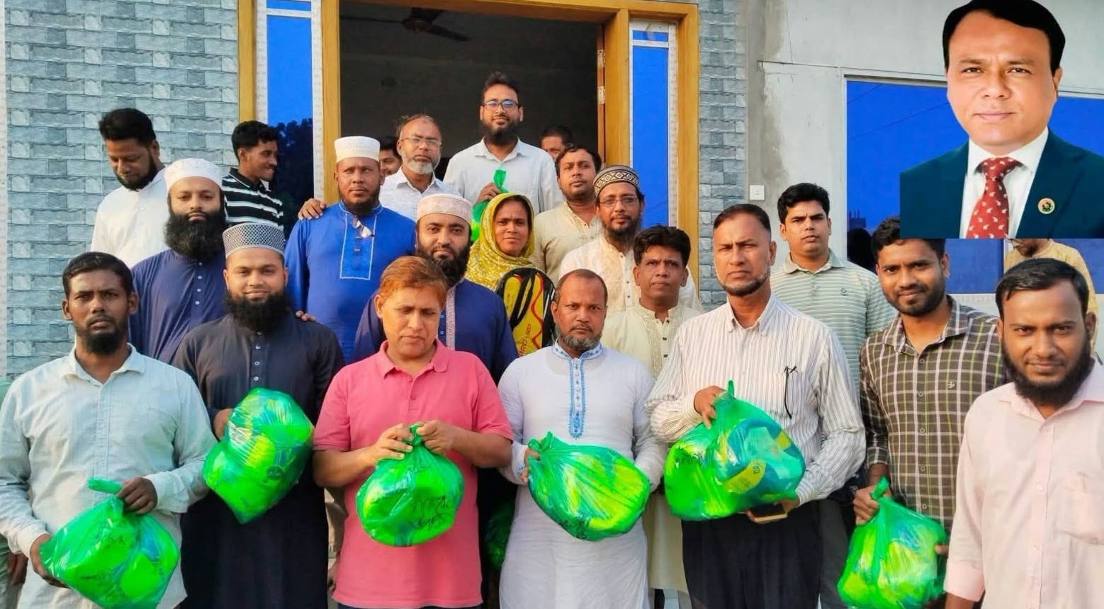 হোমনায় শিক্ষাপ্রতিষ্ঠানে ক্রীড়া সামগ্রী বিতরণ