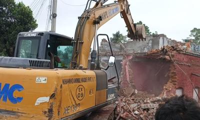 পুলহাট-খানপুর সড়কে অবৈধ স্থাপনা উচ্ছেদ শুরু