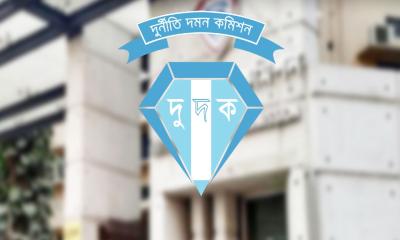 ঘুষ লেনদেন: খাদ্য নিয়ন্ত্রক ও পিয়নকে শাস্তিমূলক বদলি