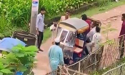 নোয়াখালীতে রিকশা থামিয়ে কিশোর গ্যাংয়ের হামলা