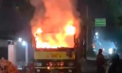 ময়মনসিংহে মধ্যরাতে কাভার্ডভ্যানে আগুন