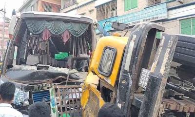 ঘাটাইলে বাস-ট্রাক মুখোমুখি সংঘর্ষে নিহত ২