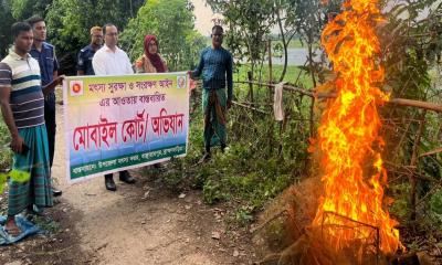 বাঞ্ছারামপুরে নদী দখল করে মাছ শিকার