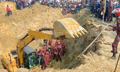 ২৭ ঘণ্টা ধরে উদ্ধারের চেষ্টা, ৪২ ফুট খুঁড়েও সন্ধান মেলেনি শিশুটির