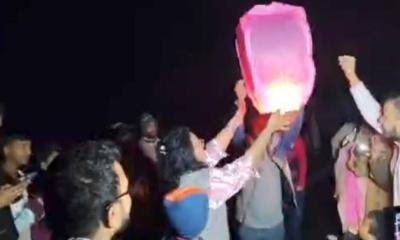 নিষেধাজ্ঞার পরও কক্সবাজার সৈকতে আতশবাজি-ফানুস উৎসব