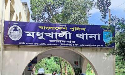 স্বতন্ত্র প্রার্থীর দুই সমর্থককে কুপিয়ে জখম