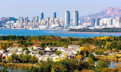 পর্যটকের স্রোতে বিপর্যস্ত শহর